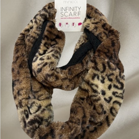 Minicci Accessories - Minicci Leopard Print Faux Fur Infinity Scarf